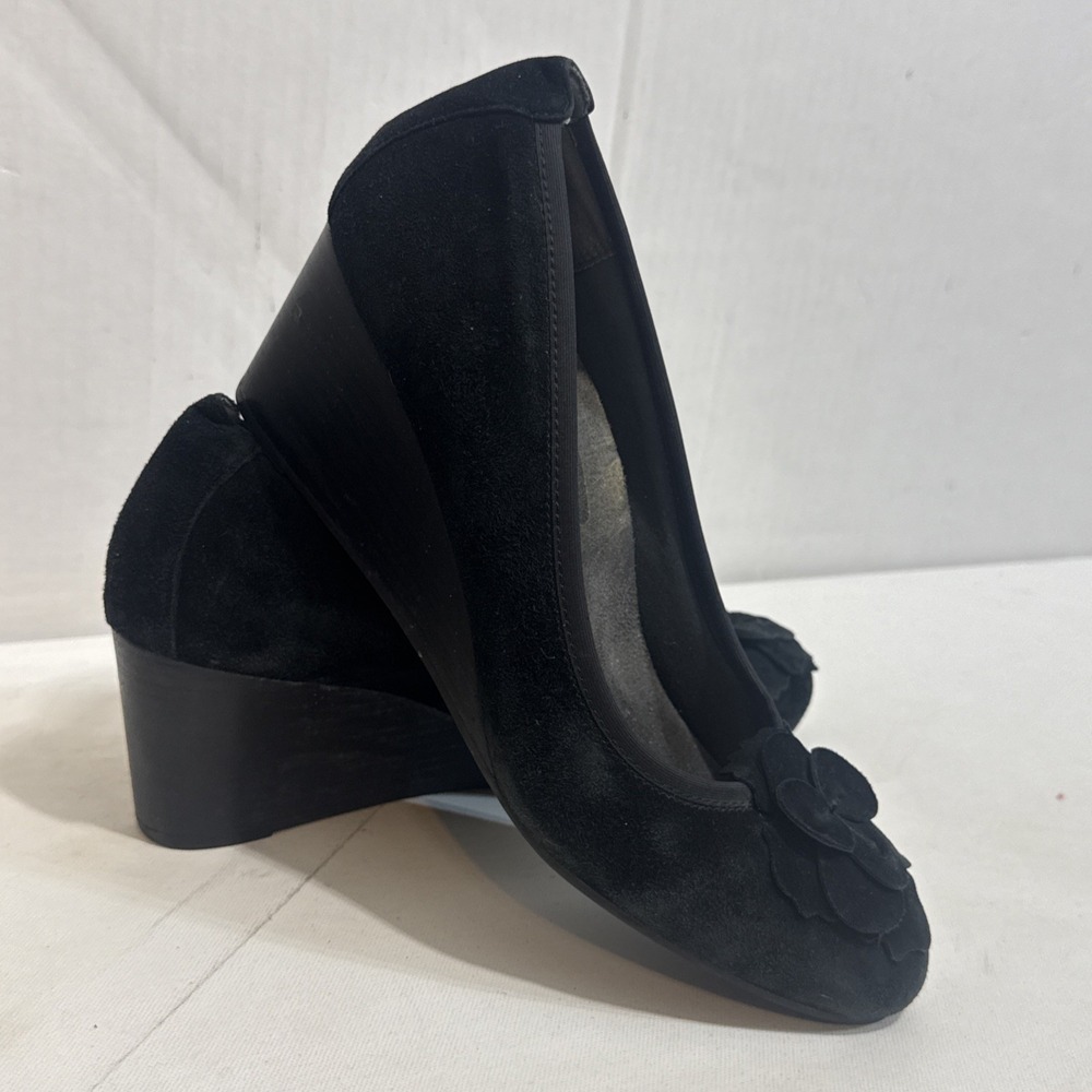 Vionic Hayes Black Floral Embellished Velour Faux Suede Classic Wedges Size 11